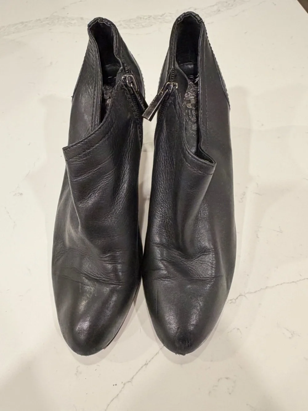 Vince Camuto Black Leather Side Zip Ankle Booties Heels Size 9M